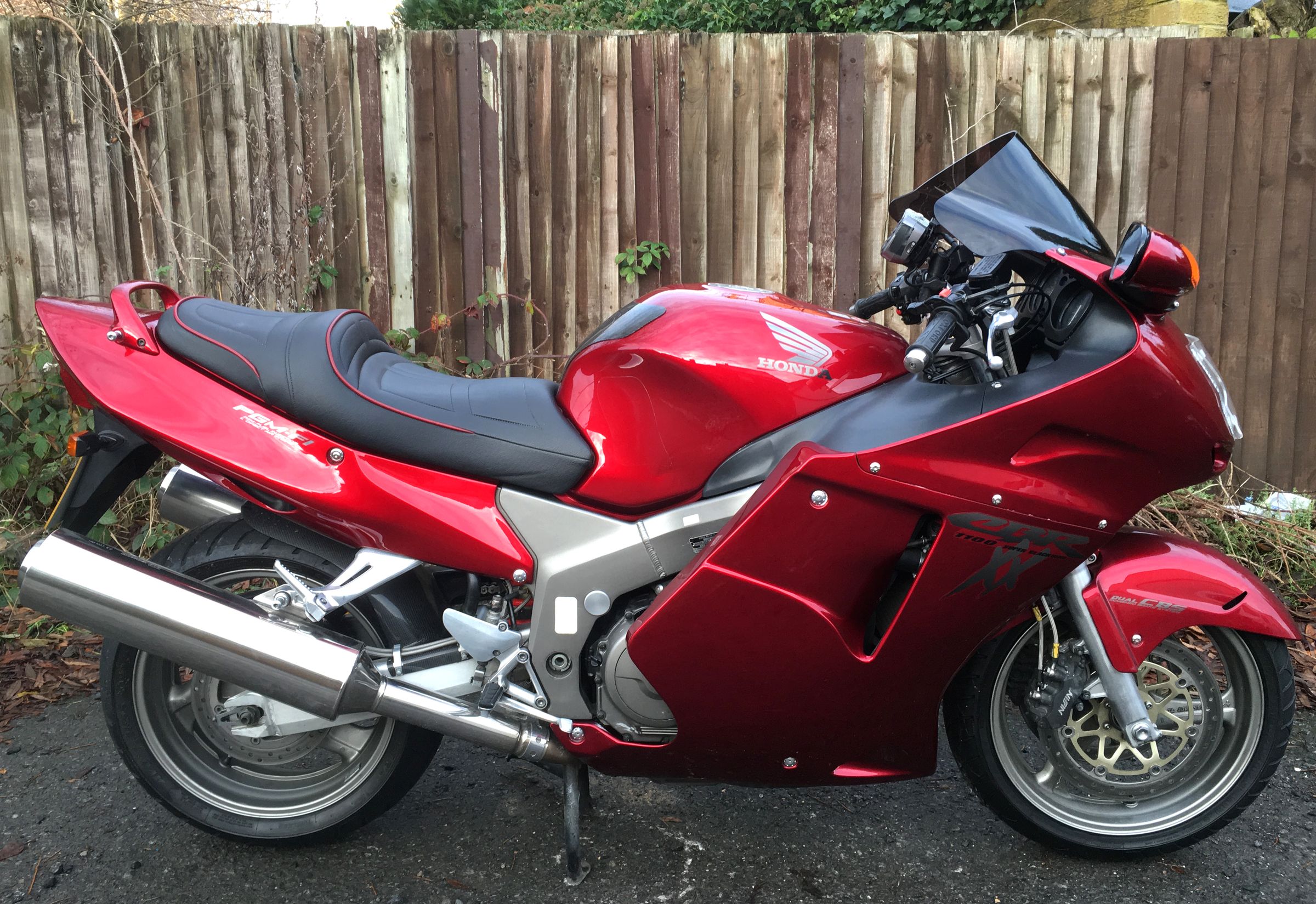 cbr1100xxyred01y1