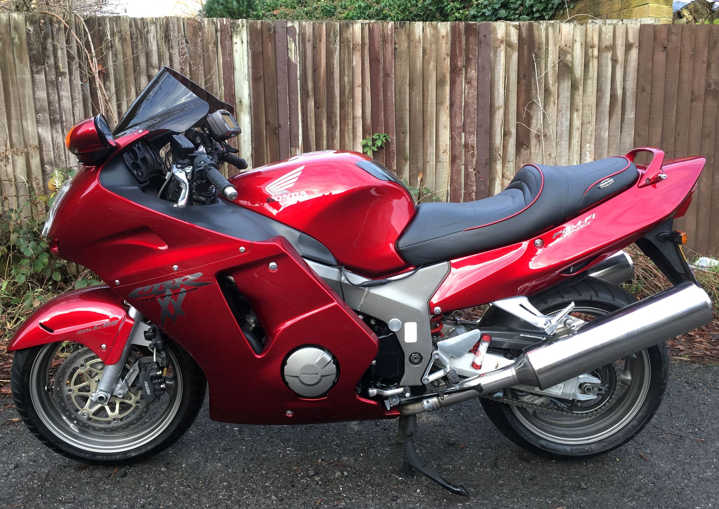 cbr1100xxyred01y2